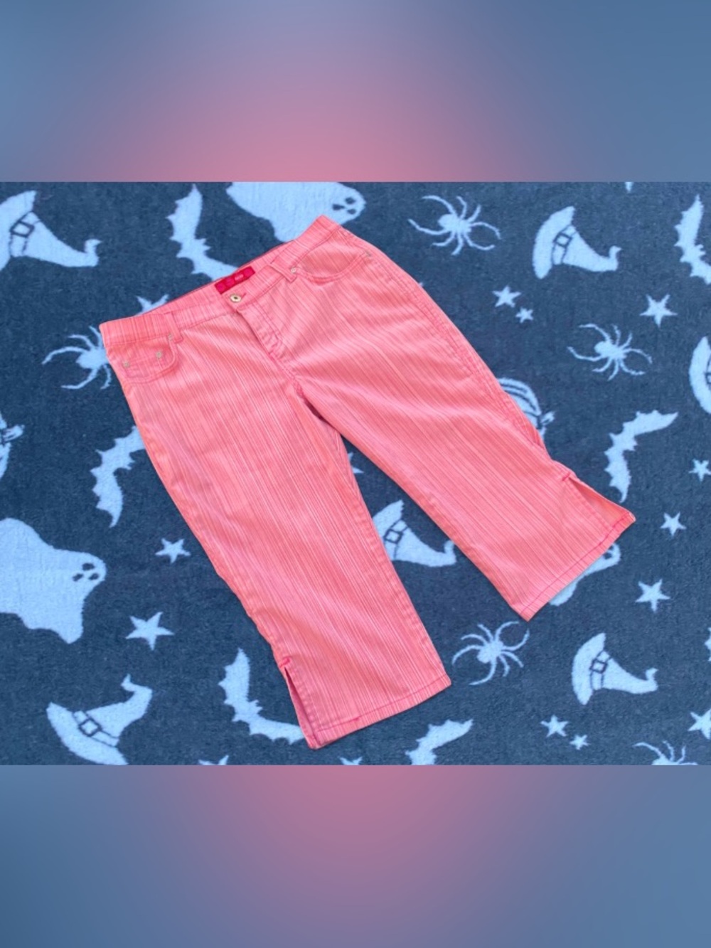 GLO Capris - Picture 1 of 4